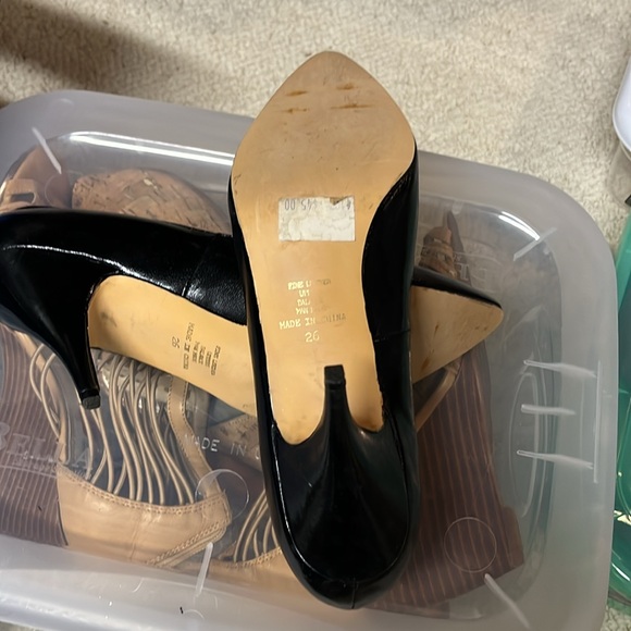 Few marks just from sitting around. Nothing serious. - Picture 4 of 6